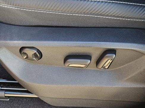 Used 2021 Volkswagen Atlas Cross Sport SE w/ Panoramic Sunroof Package image 24