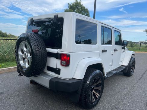 Used 2014 Jeep Wrangler Unlimited Sahara w/ Connectivity Group AWD/4WD image 5