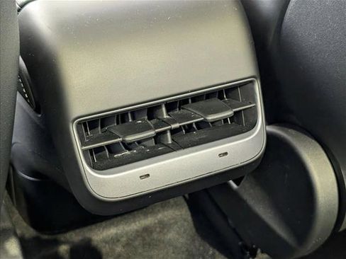 Used 2023 Tesla Model Y Long Range image 18