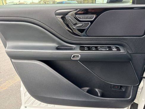 Used 2025 Lincoln Aviator 2WD image 14
