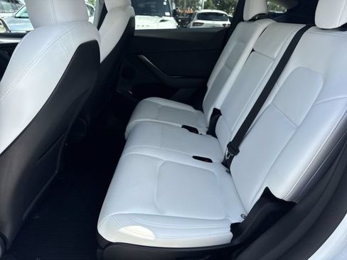 Used 2024 Tesla Model Y Long Range AWD/4WD image 23