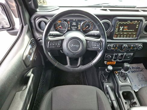 Used 2022 Jeep Gladiator Willys image 21