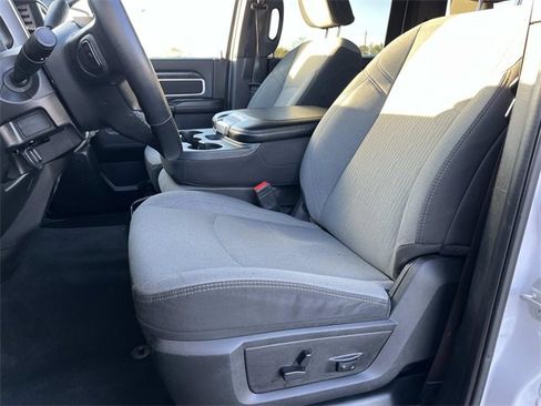 Used 2024 RAM 3500 Big Horn image 32