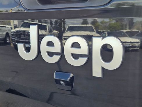Used 2020 Jeep Gladiator Overland AWD/4WD image 26