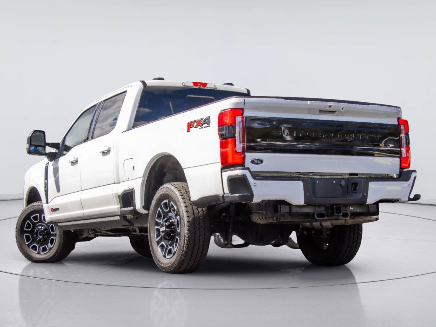 Certified 2025 Ford F250 Platinum AWD/4WD image 4