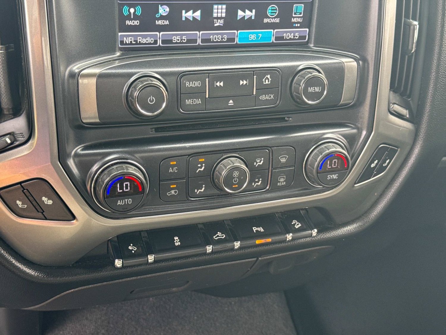 Used 2018 Chevrolet Silverado 1500 LT w/ All Star Edition AWD/4WD image 35