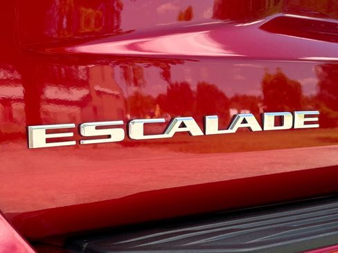 Used 2023 Cadillac Escalade ESV V AWD/4WD image 62