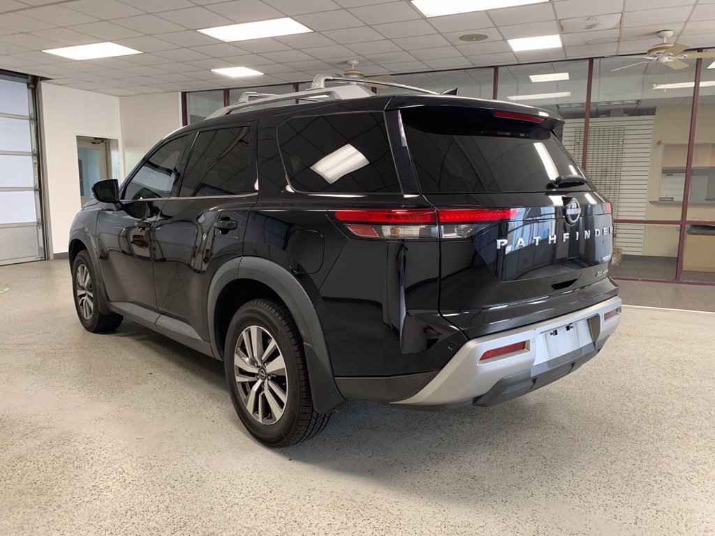 Used 2022 Nissan Pathfinder SL AWD/4WD image 3