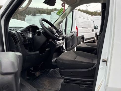 Used 2025 RAM ProMaster 2500 w/ Convenience Group image 24