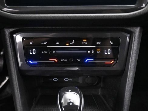 Used 2022 Volkswagen Tiguan SE w/ Panoramic Sunroof Package FWD image 32