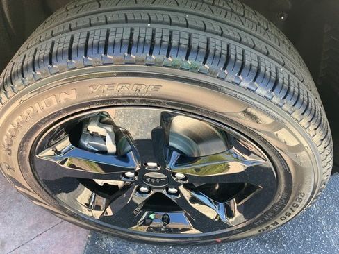 New 2025 Jeep Grand Cherokee L Limited w/ Luxury Tech Group II image 28