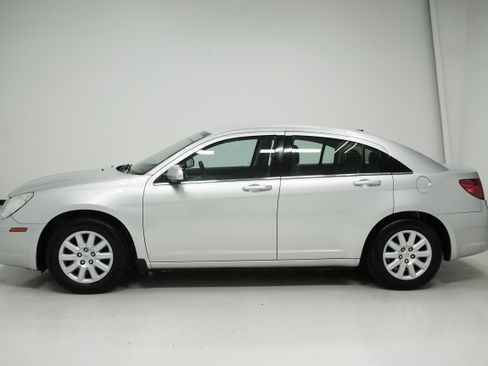 Used 2010 Chrysler Sebring Touring image 7