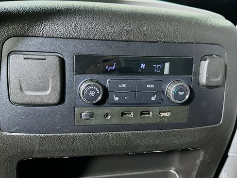 Used 2019 Chevrolet Suburban LT image 27