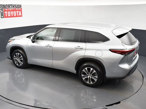 Used 2022 Toyota Highlander XLE image 23