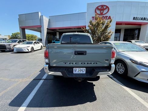 Used 2022 Toyota Tacoma TRD Off-Road AWD/4WD image 4