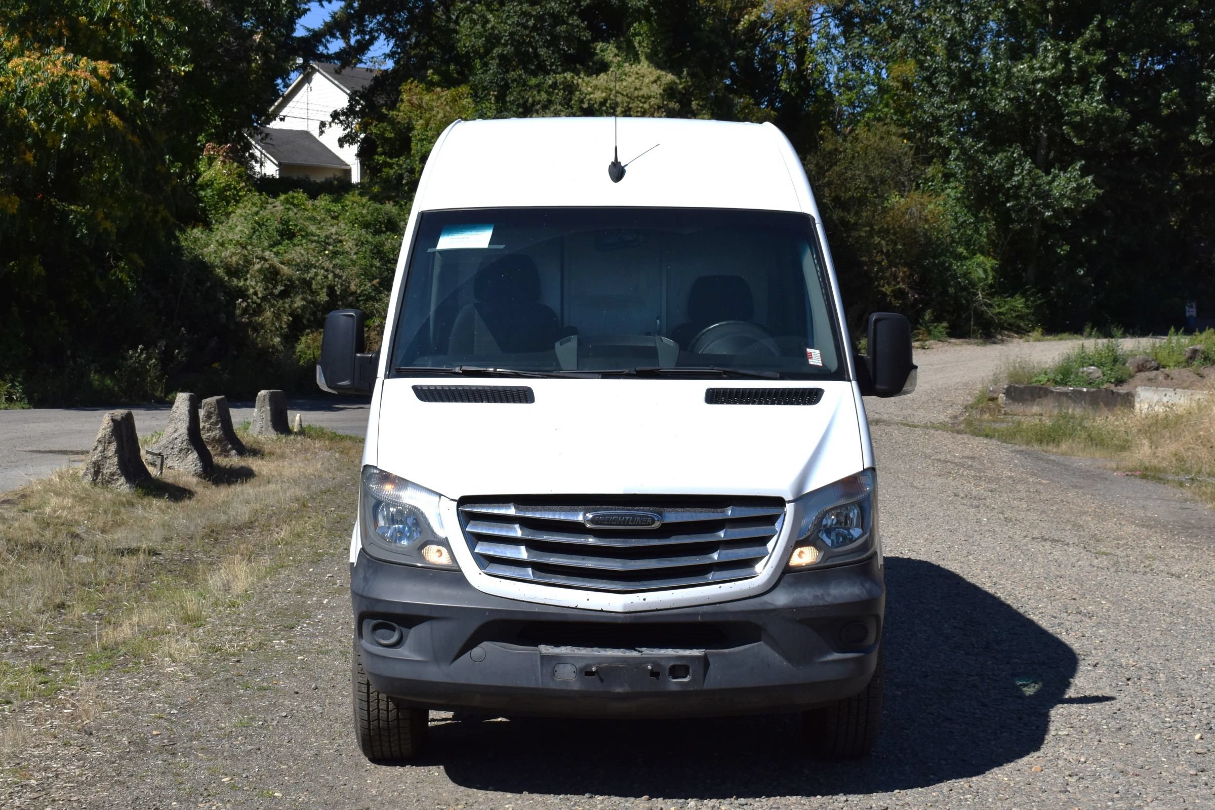 Used 2017 Freightliner Sprinter 2500 RWD image 4