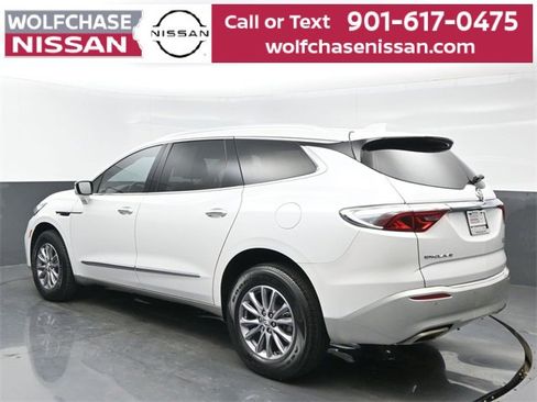 Used 2023 Buick Enclave Essence image 3