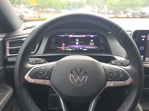 Used 2024 Volkswagen Atlas Cross Sport SEL R-Line AWD/4WD image 30