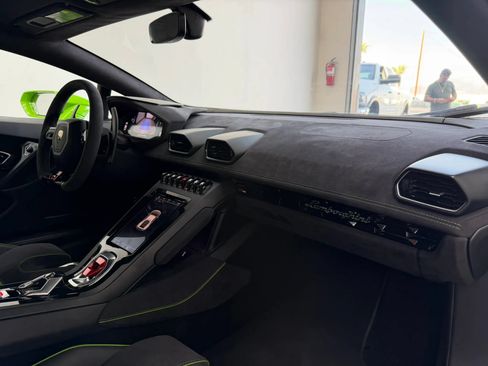 Used 2022 Lamborghini Huracan EVO RWD image 33