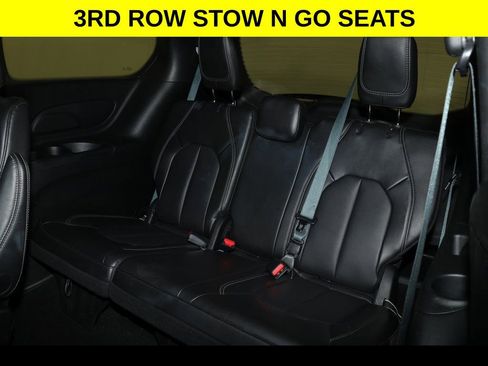 Used 2025 Chrysler Pacifica Select FWD image 9