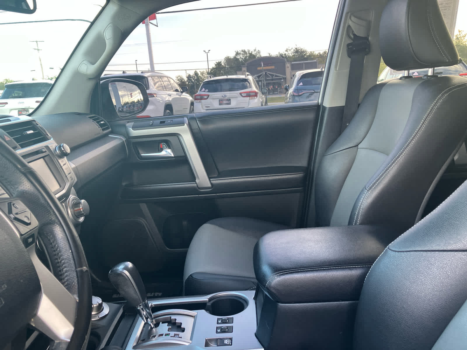 Used 2017 Toyota 4Runner SR5 Premium AWD/4WD image 10