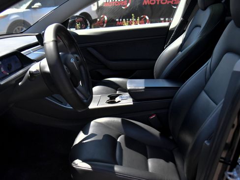 Used 2020 Tesla Model 3 Standard Range RWD image 17