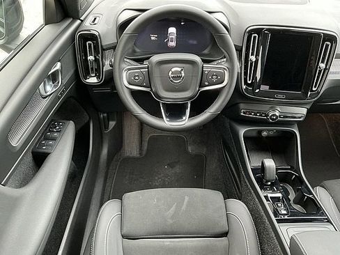 Certified 2025 Volvo XC40 B5 Plus image 5