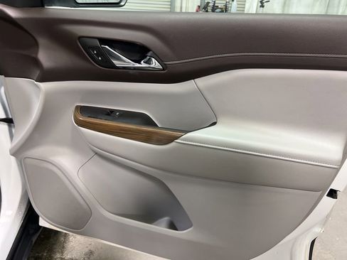 Used 2020 GMC Acadia SLE FWD image 11