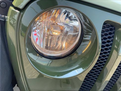 Used 2020 Jeep Wrangler Sport AWD/4WD image 31