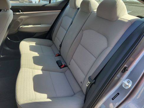 Used 2019 Hyundai Elantra SE FWD image 14