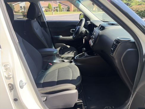 Used 2015 Kia Soul + FWD image 24
