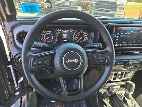 Certified 2024 Jeep Gladiator Sport image 23