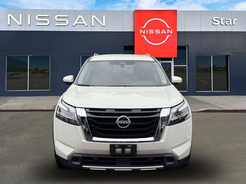 Used 2024 Nissan Pathfinder SL AWD/4WD image 2