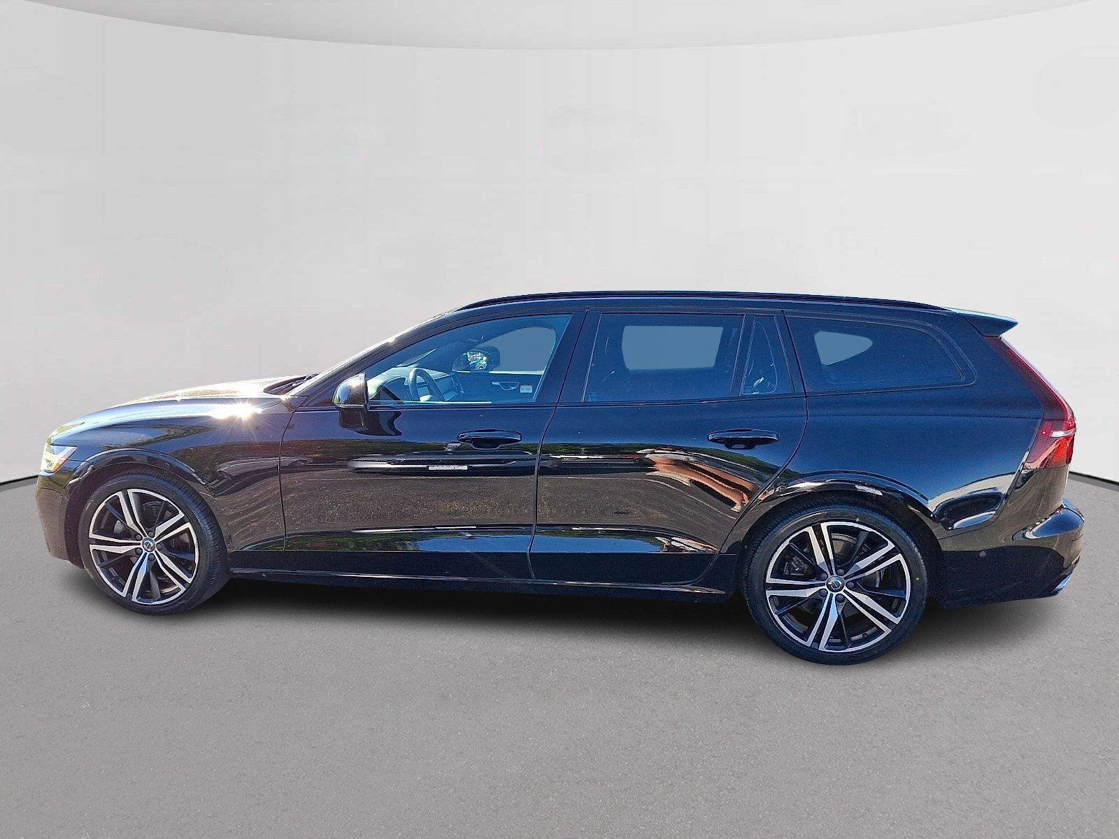 Used 2020 Volvo V60 T6 R-Design FWD image 6