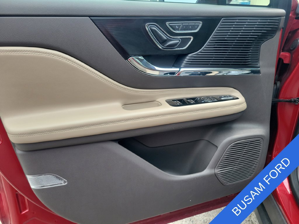Used 2022 Lincoln Corsair AWD w/ Premium Package image 13