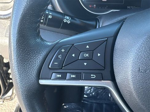 Used 2018 Nissan Kicks SR w/ Exterior Package image 26