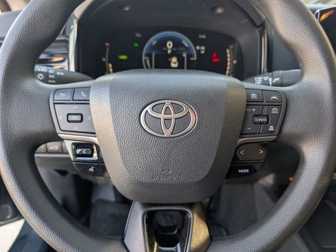 Used 2025 Toyota Camry LE FWD image 12