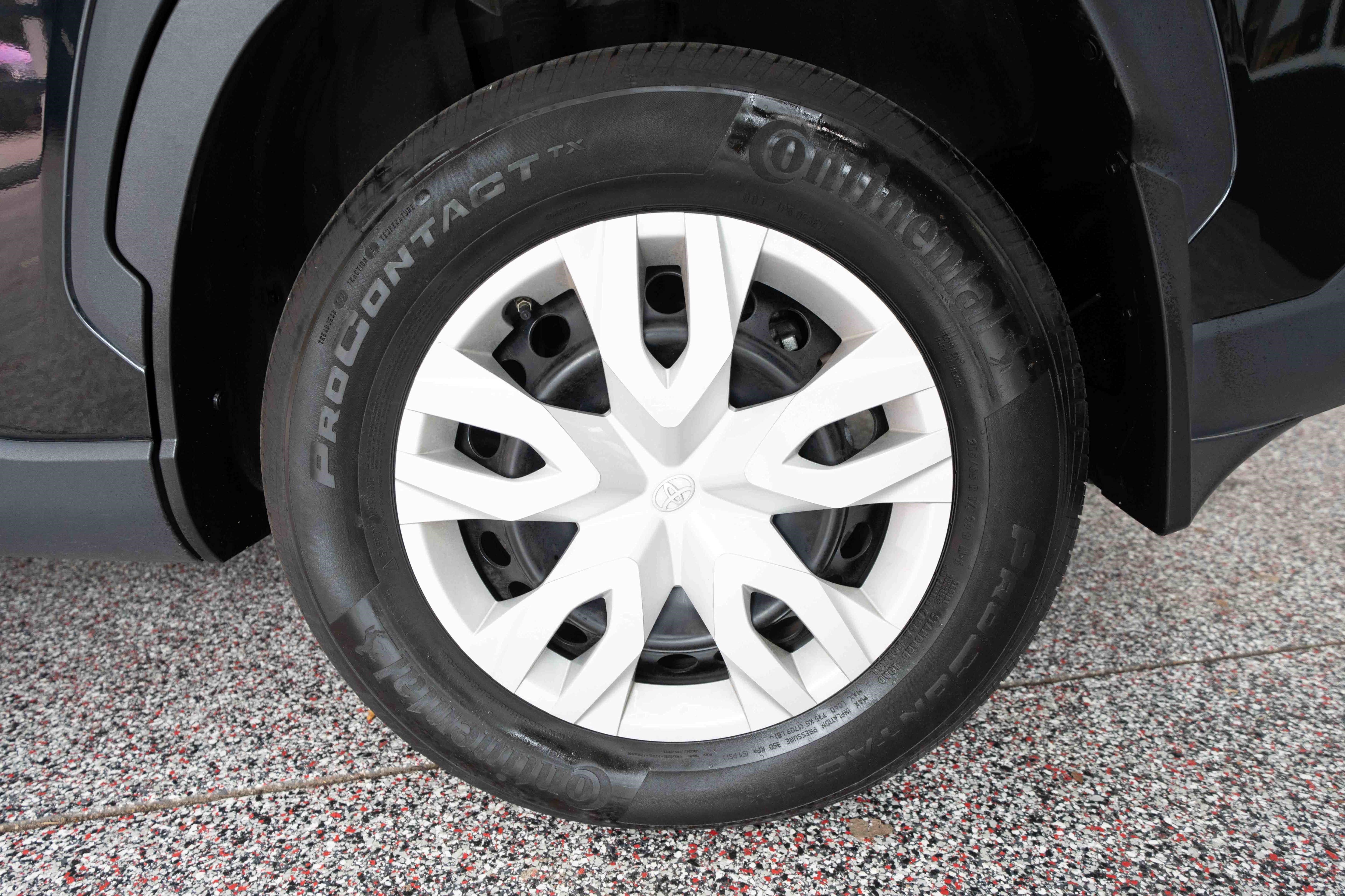 Used 2025 Toyota Corolla Cross L AWD/4WD image 29