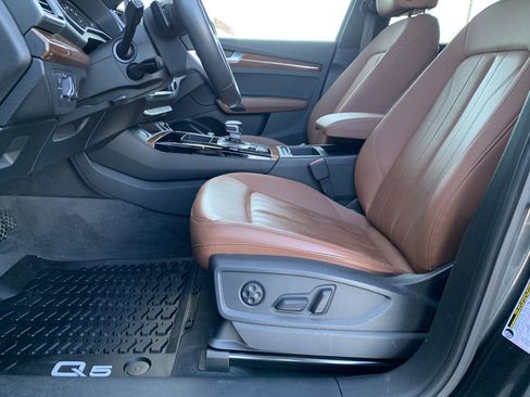 Certified 2022 Audi Q5 2.0T Premium w/ Convenience Package AWD/4WD image 5