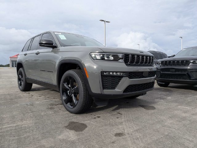 New 2027 Jeep Grand Cherokee Limited w/ Limited Altitude Package RWD image 2