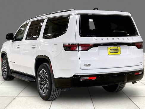 Used 2024 Jeep Wagoneer Series II w/ Flexible Seating Group image 11