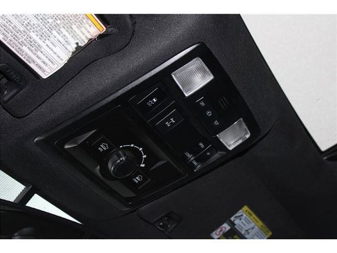 Used 2017 Toyota Tacoma TRD Off-Road w/ Premium & Technology Package image 33