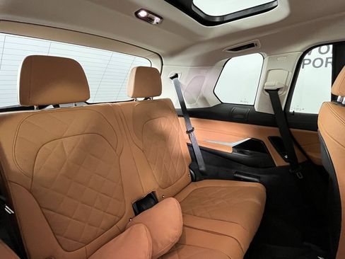 Certified 2024 BMW X7 xDrive40i w/ Premium Package image 24