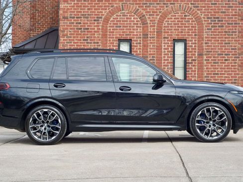Used 2024 BMW X7 xDrive40i w/ M Sport Package image 4