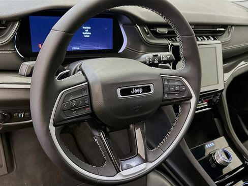 Used 2023 Jeep Grand Cherokee Altitude image 18