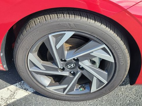 Used 2025 Hyundai Elantra Sport FWD image 9