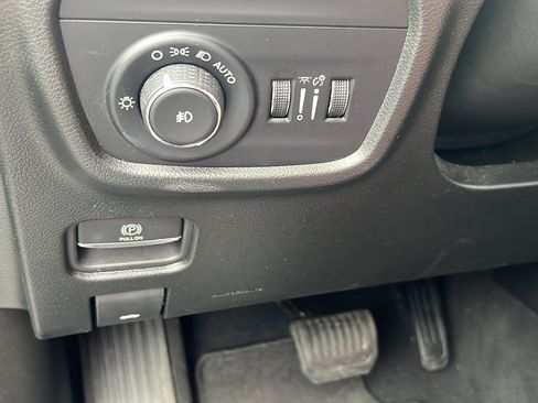 Used 2024 Jeep Grand Cherokee L Limited w/ Luxury Tech Group II image 15