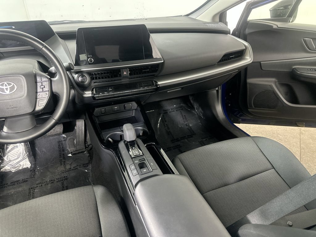 Used 2025 Toyota Prius LE FWD image 19