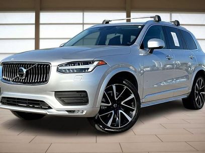 Used 2022 Volvo XC90 T6 Momentum w/ Advanced Package