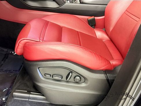 Used 2022 Porsche Cayenne GTS AWD/4WD image 26